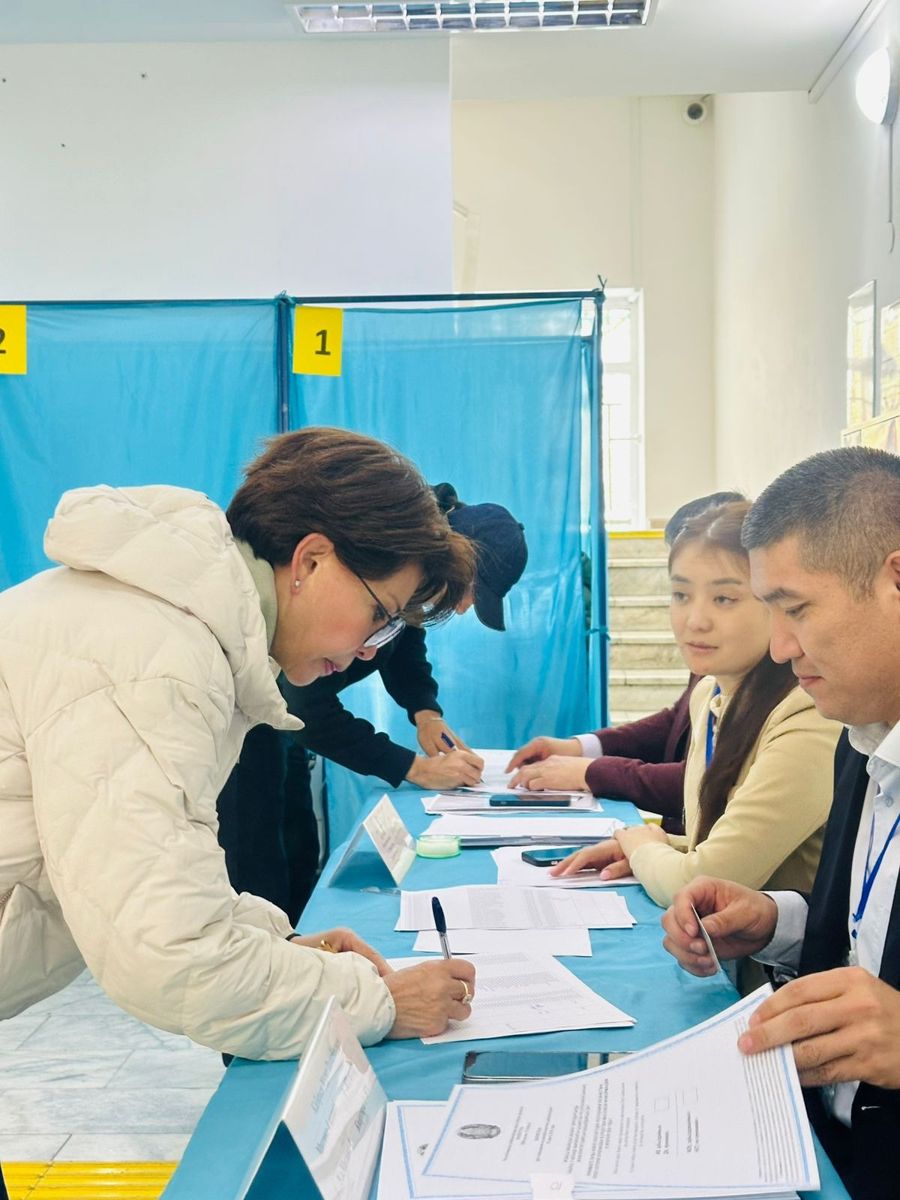 Роза Рымбаева проголосовала в Алматы
