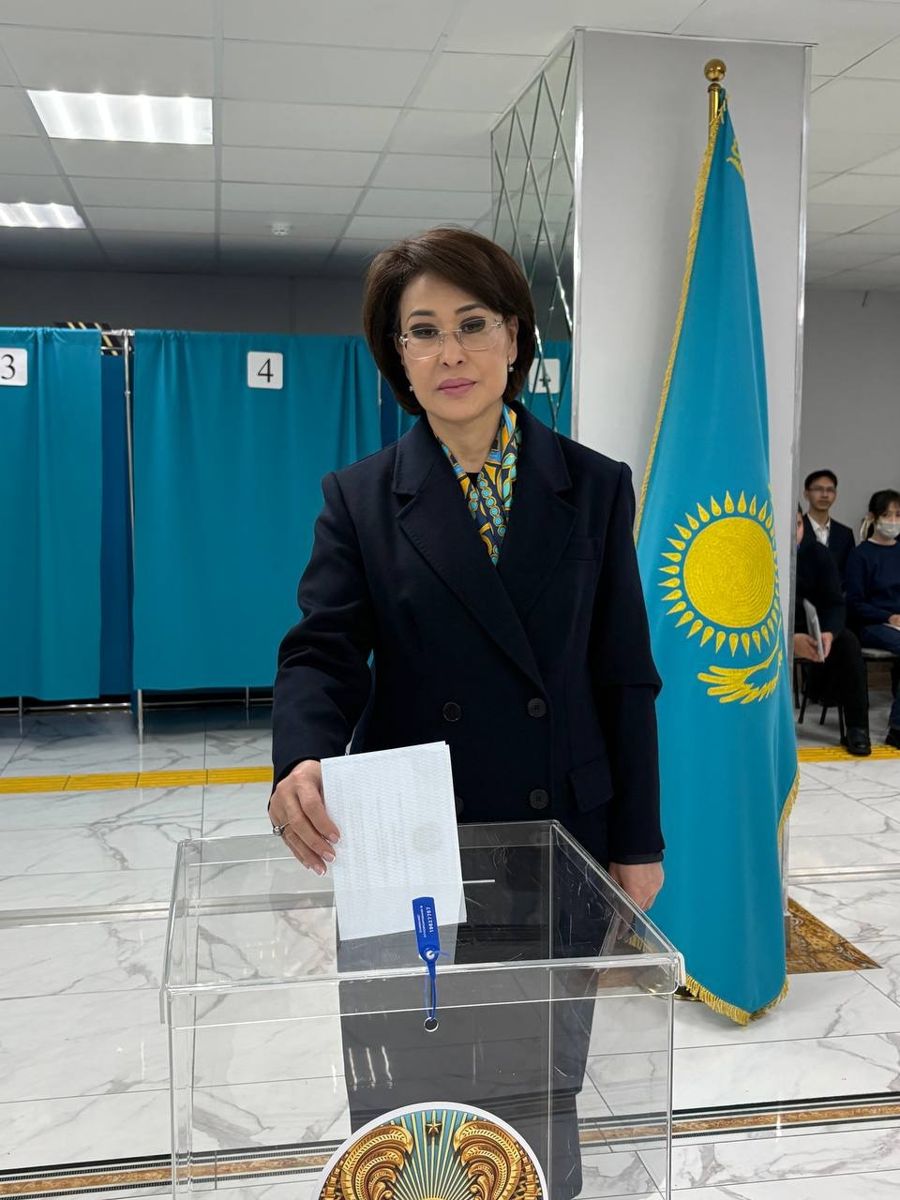 Альназарова проголосовала на референдуме