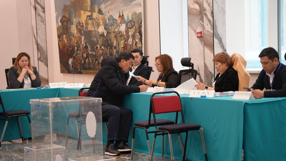 Министр экологии и природных ресурсов Ерлан Нысанбаев проголосовал на республиканском референдуме