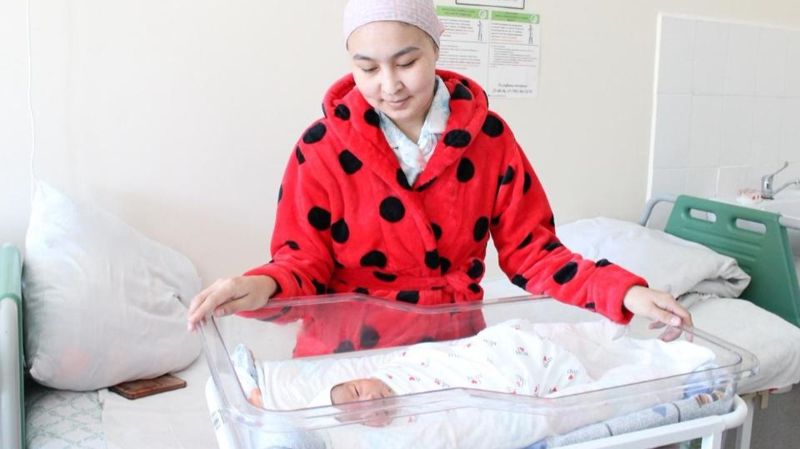 585 малышей появились на свет в Казахстане в день референдума