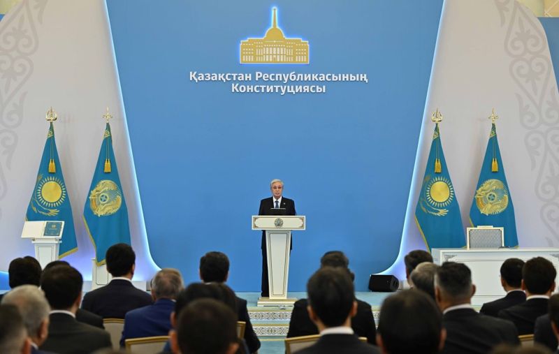 Президент поблагодарил казахстанцев за активность на референдуме