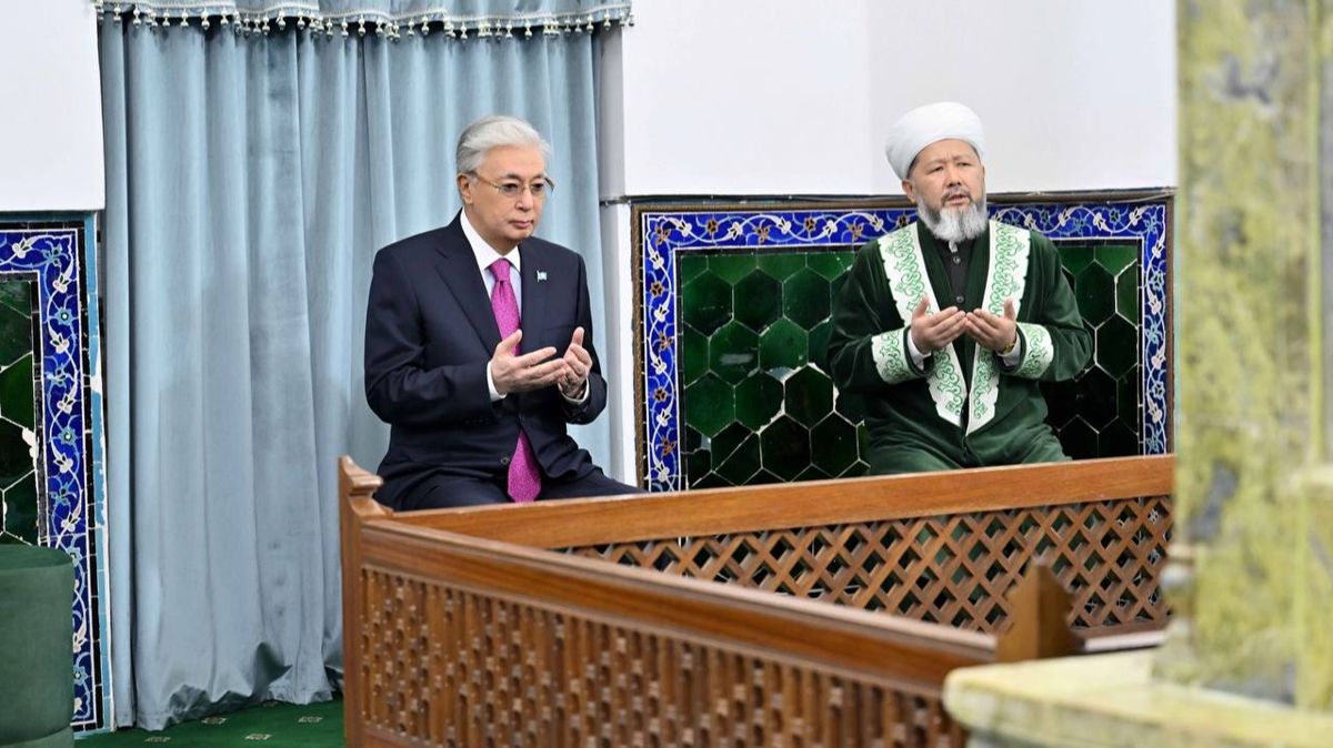 Токаев посетил мавзолей Ходжи Ахмеда Яссауи