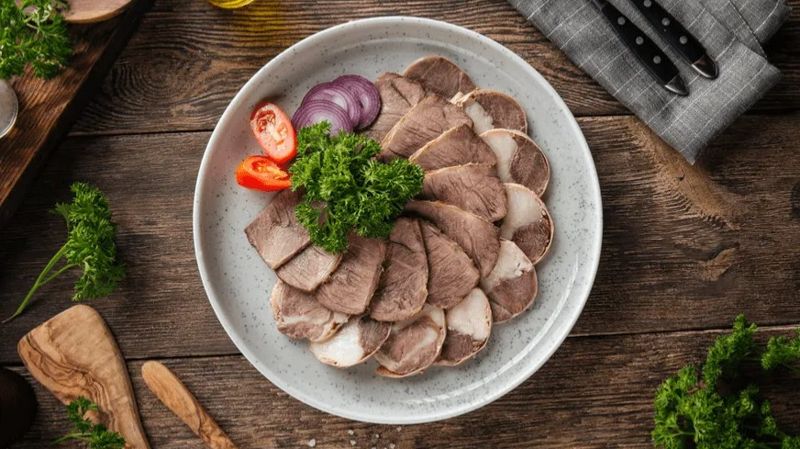 "Мы съели твоё транспортное средство": казахстанцы обновили рекорд по потреблению конины