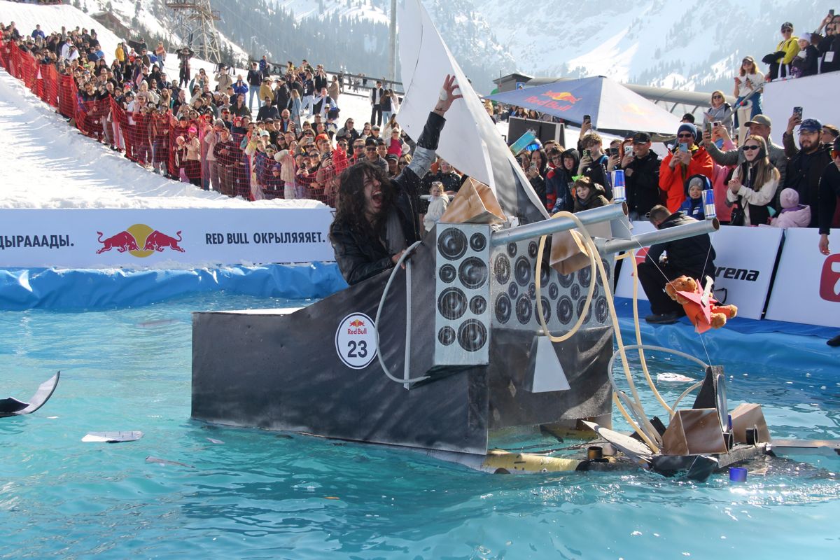 Red Bull, Безумный Макс