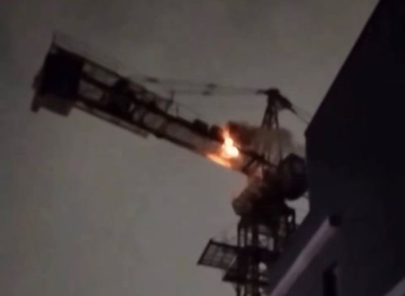 Кран загорелся на стройке элитного ЖК в Алматы