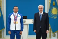 Токаев наградил паралимпийца Ербола Хамитова орденом 