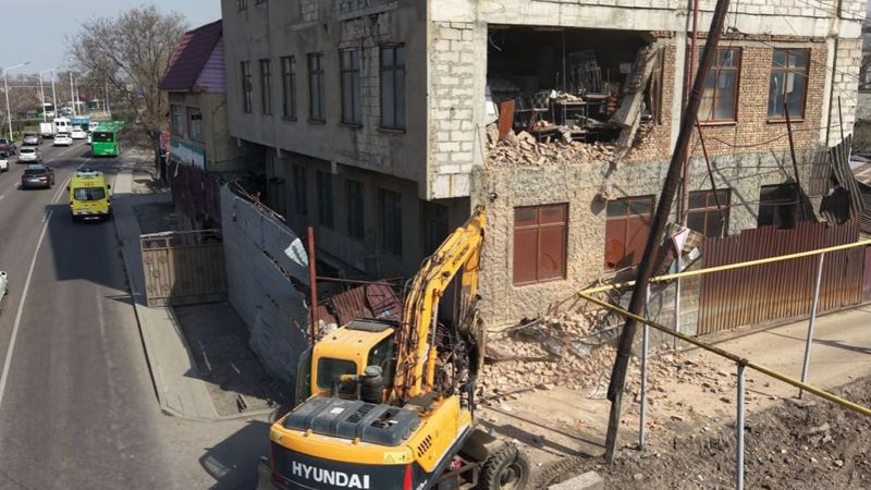 Суд обязал снести четырёхэтажное здание в Алматы