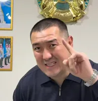 Блогера Адилета Молдахана взяли под стражу