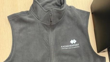 Жилетка безрукавка бренда 