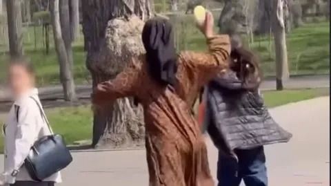 Подростков из Таджикистана, нападавших на прохожих в Алматы, депортировали 