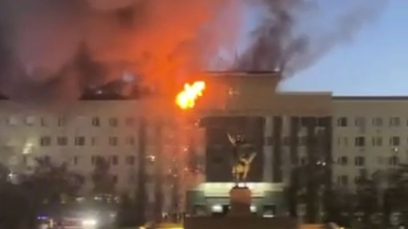340 человек тушили акимат Актюбинской области: что случилось?