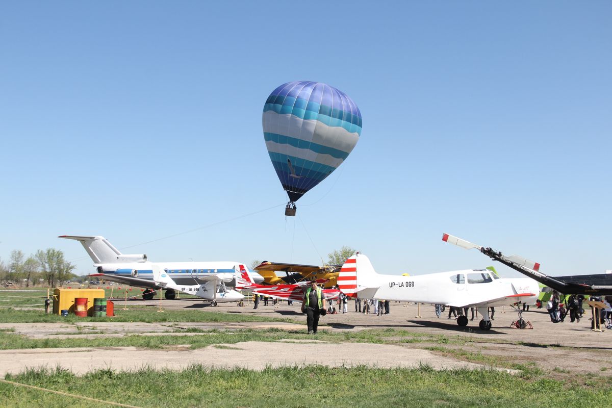Воздушный шар, самолёты