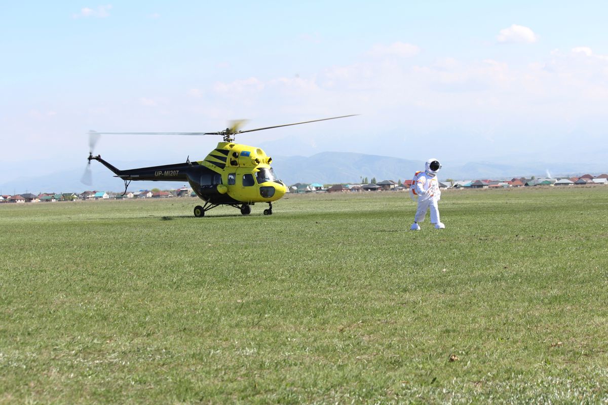 Космонавт, вертолёт