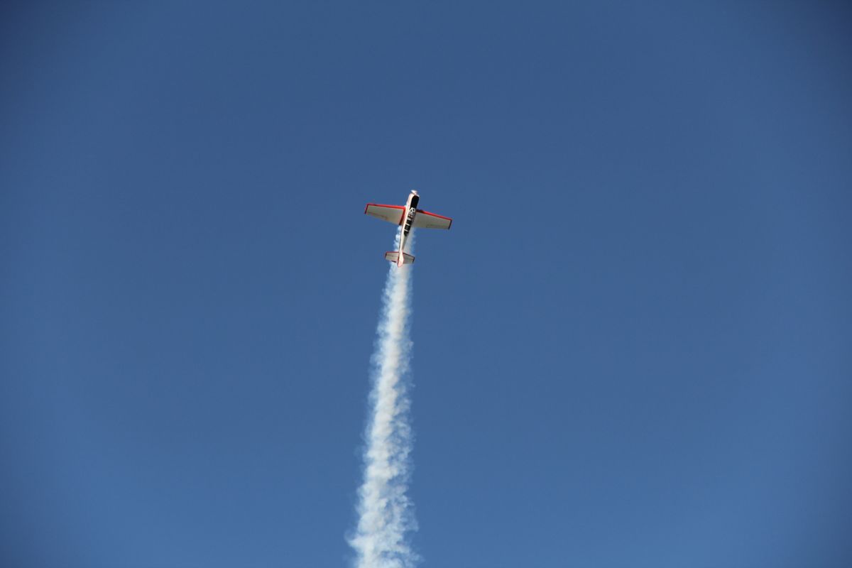 Дым, самолёт