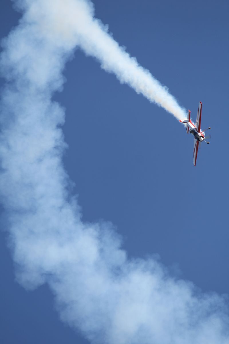 Самолёт, дым