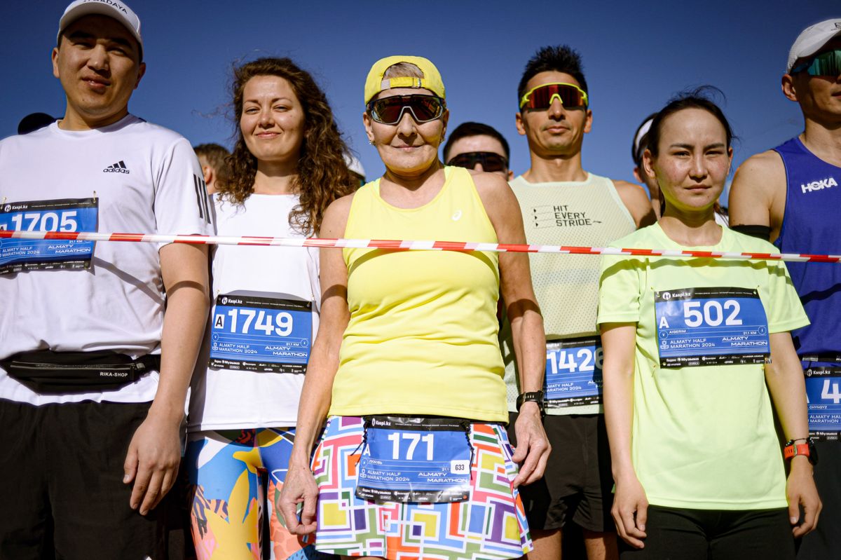 Бег, бегунья, пожилая