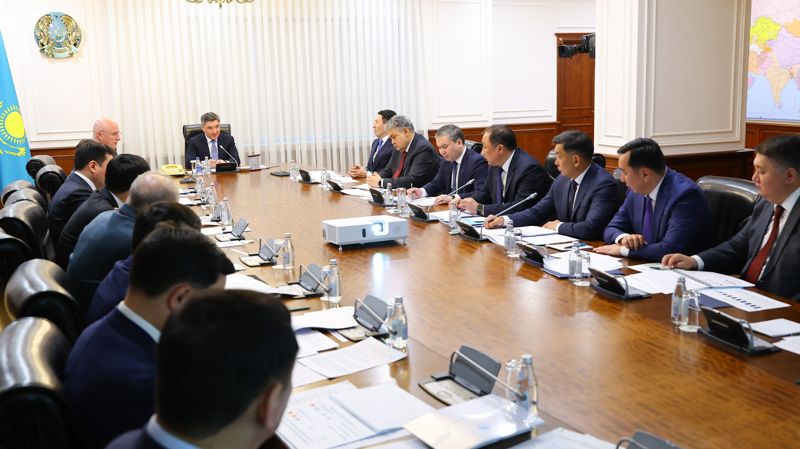 Бектенов раскритиковал реализацию поручений президента в транспортной сфере