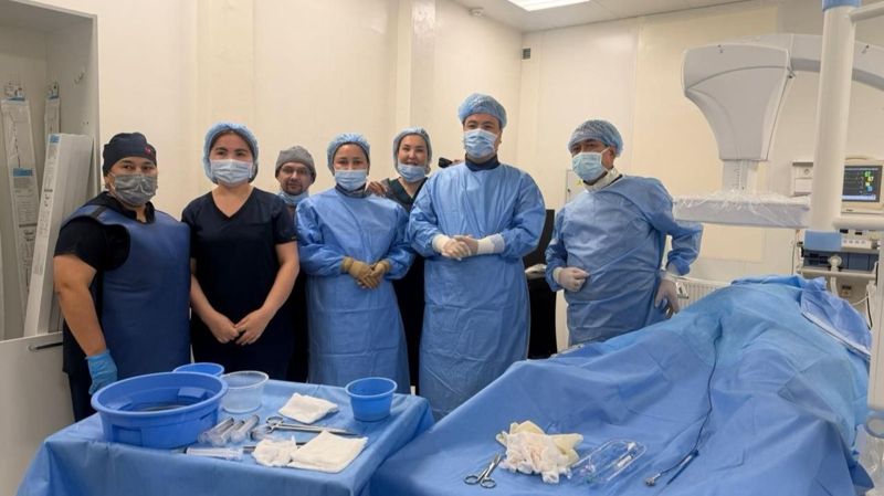 Туркестанские врачи впервые удалили 40-сантиметровый тромб