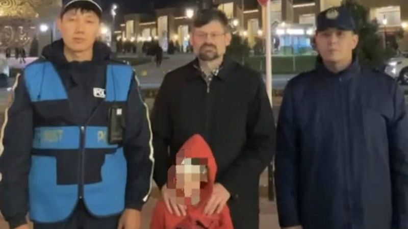 У мавзолея Ясауи нашли потерявшегося мальчика-туриста