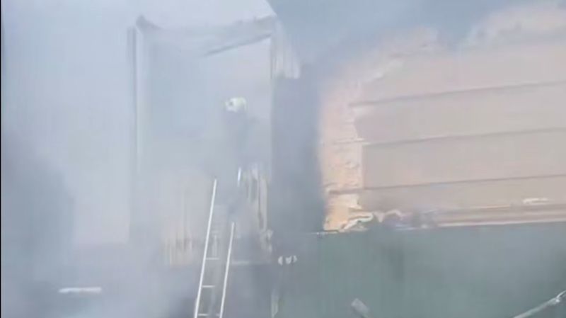 В Иргели потушили пожар на строительном рынке