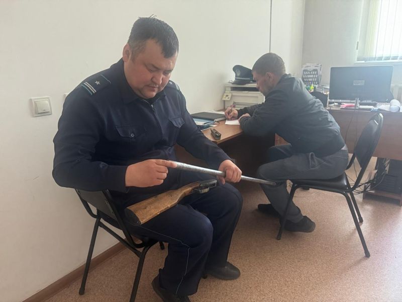 300 тысяч тенге за найденное оружие: в Акмолинской области мужчина сдал  ружья
