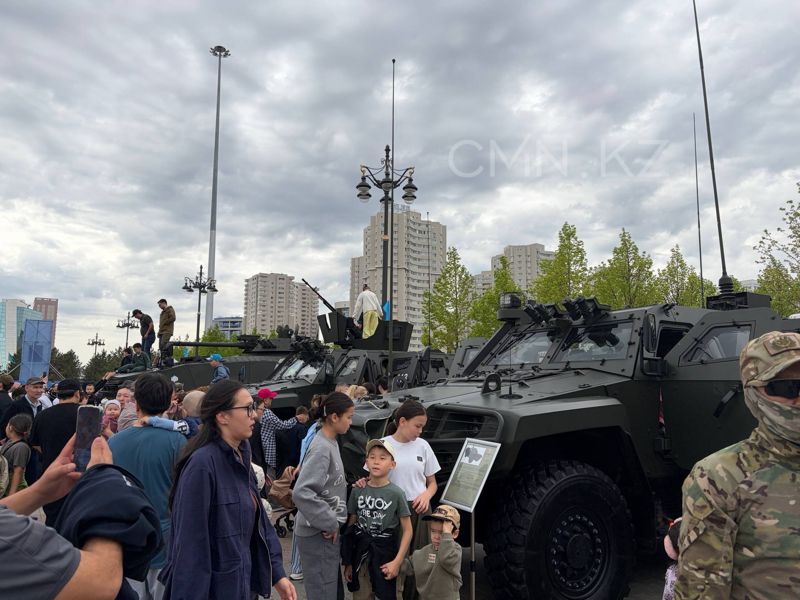 Техника, ту ұстаған дрондар мен әскери оркестр: Астанада плац-концерт өтті