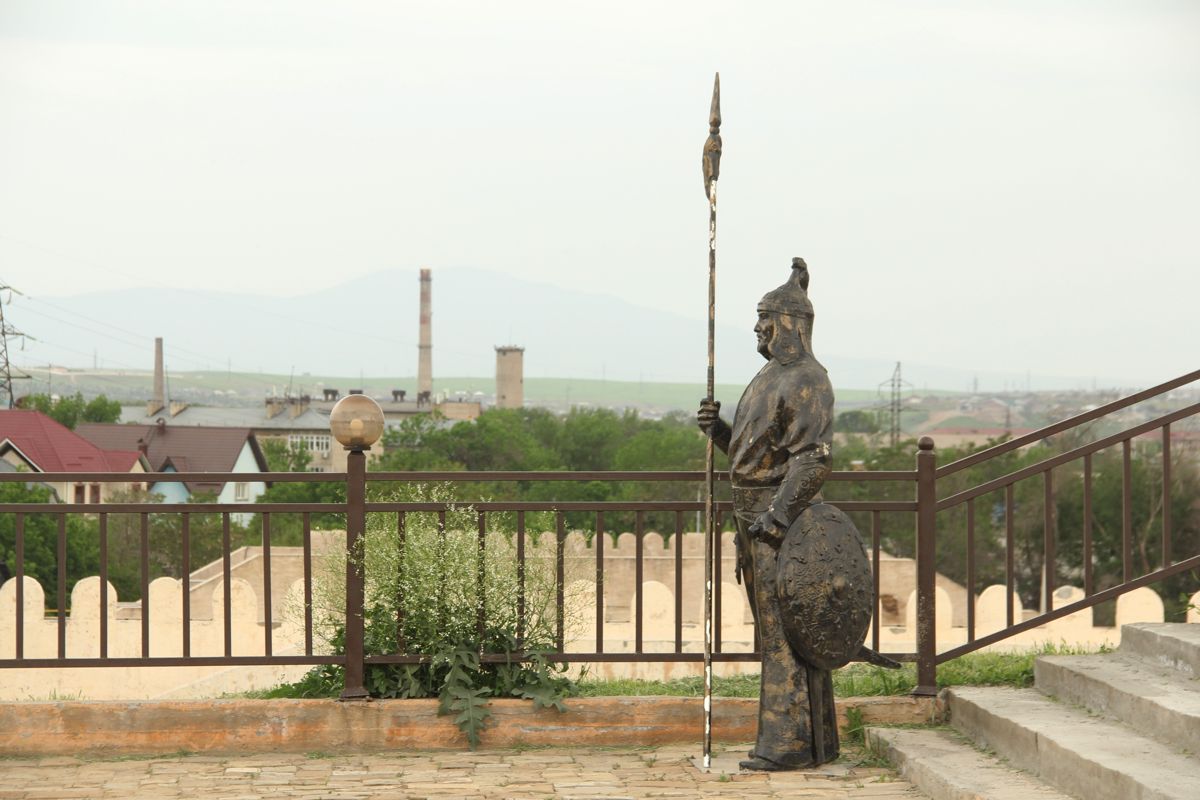 Батыр, скульптура