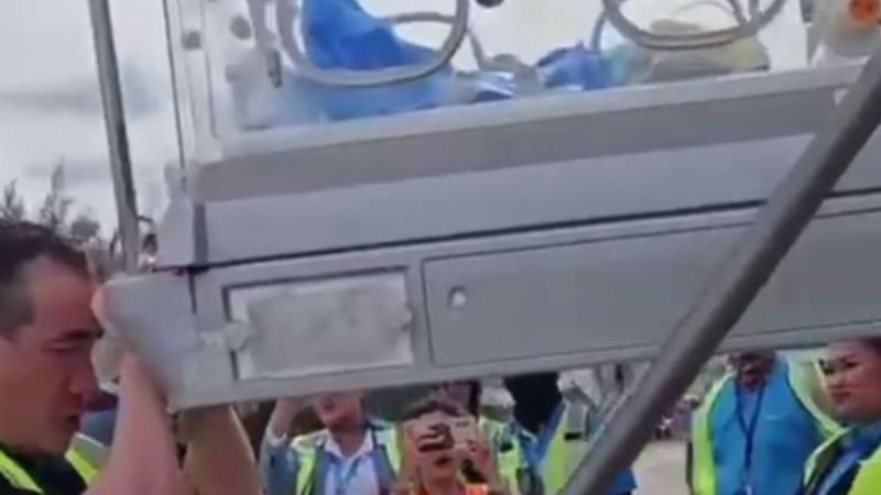 Новорождённого доставили из Пхукета в Алматы санавиацией