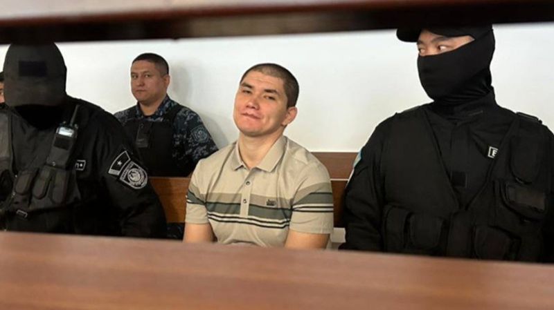 Суд над Сарсемалиевым продолжается. Обвиняемый невозмутимо держится на слушаниях