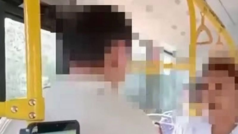Три жалобы за день: астанчанин приставал к женщинам и выбросил чужой велосипед