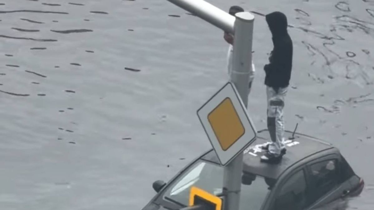 Астану затопило после мощного ливня с градом