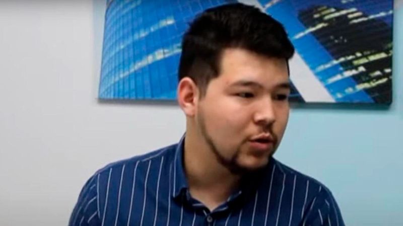 Еще одного блогера объявили в розыск по делу онлайн-казино Pin Up